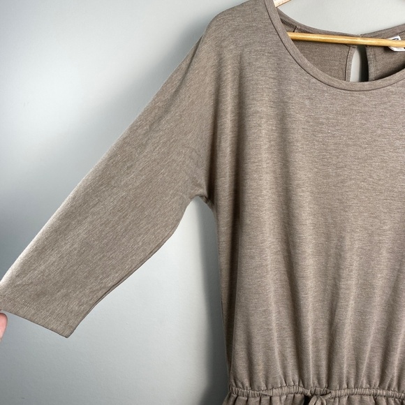 Old Navy Women's Beige 3/4 Dolman Sleeve Lightweight Romper Stretchy‎ Size Small - Picture 3 of 14